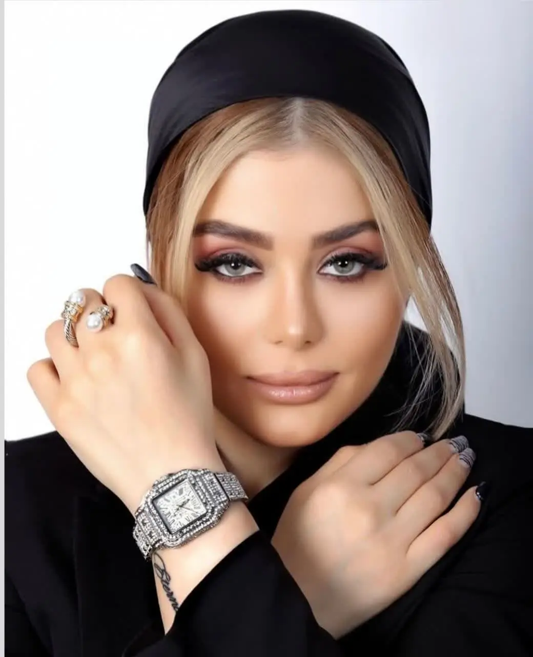 Women_s watch model (9)