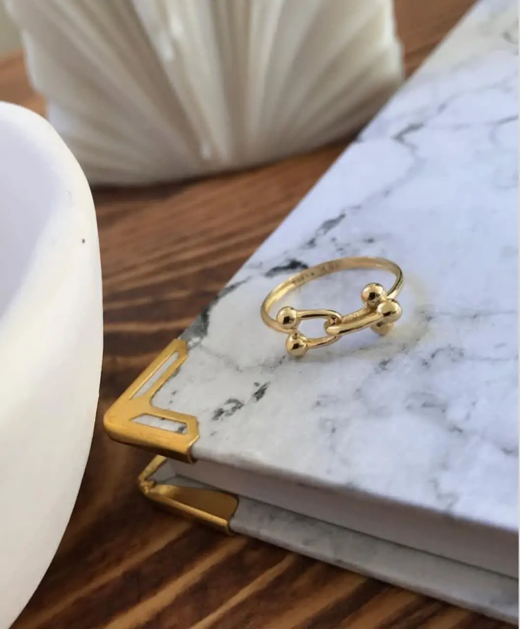 Gold ring model (19)