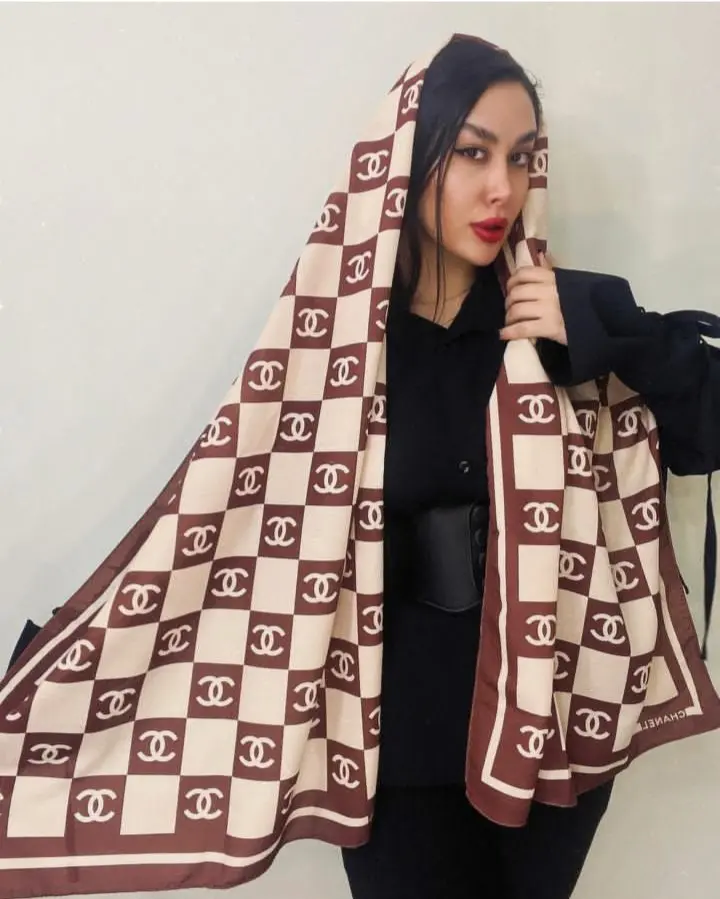Shawl model (18)