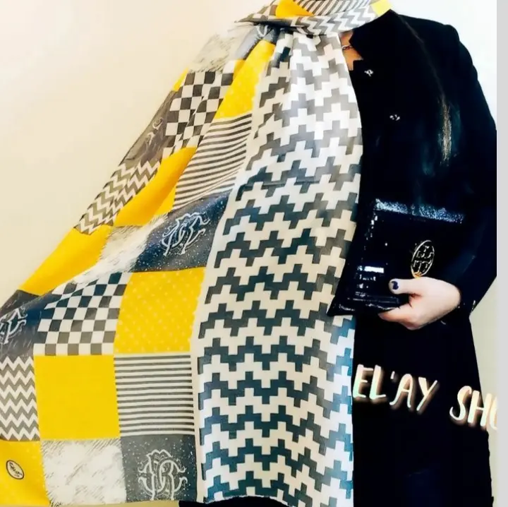 Shawl model (39)