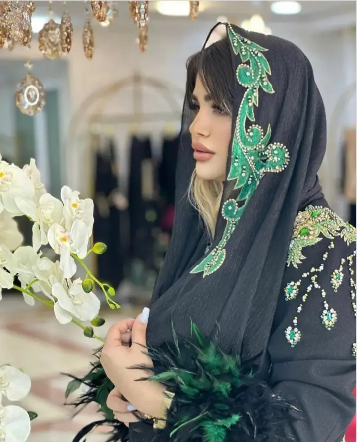 Shawl model (6)
