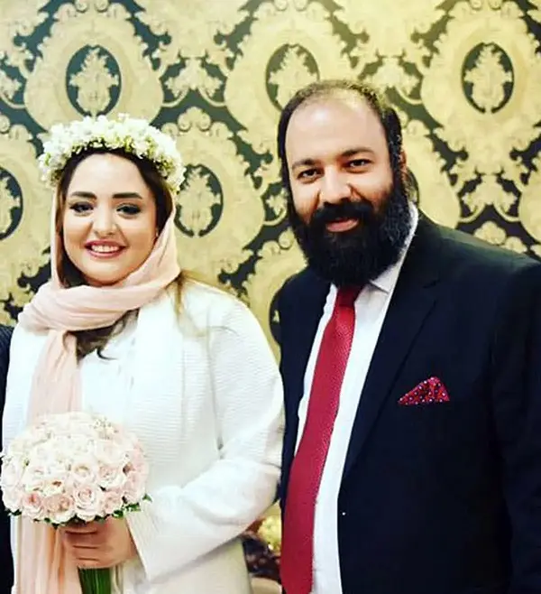 عکس عقد نرگس محمدی و همسرش علی اوجی