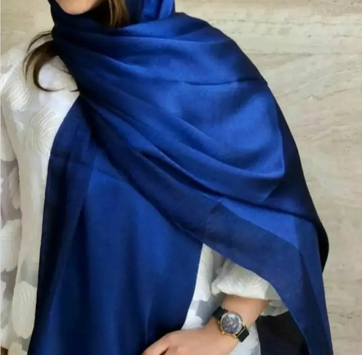 Shawl model (9)