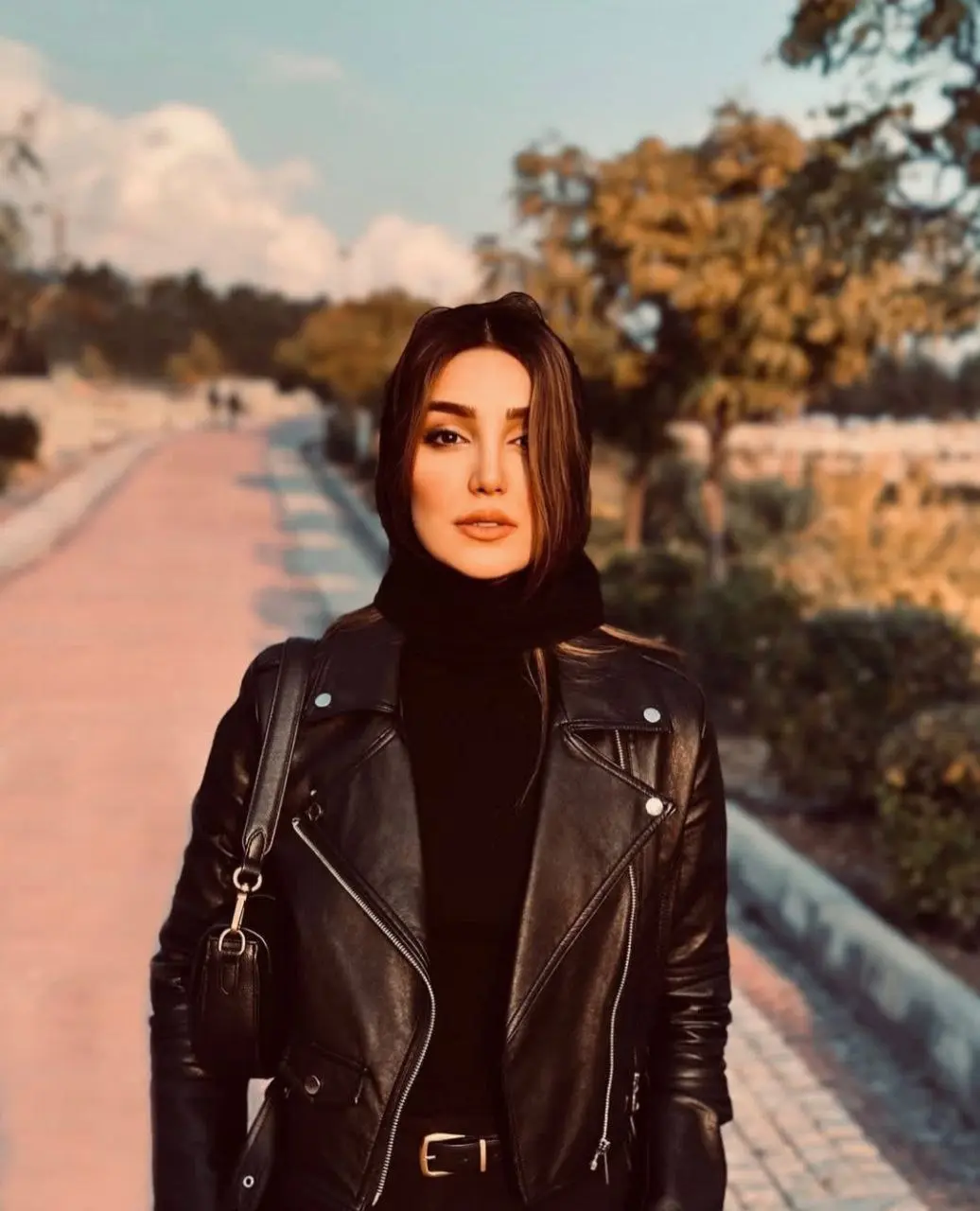 Zahra Naderifar (9)