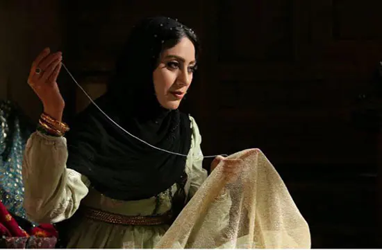 مونا فرجاد در فیلم ماهورا (2)