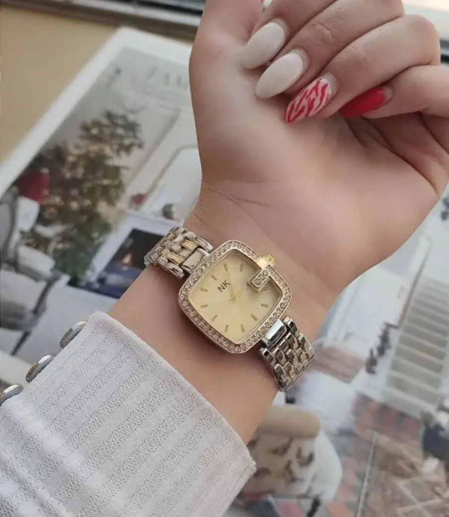 Women_s watch model (20)