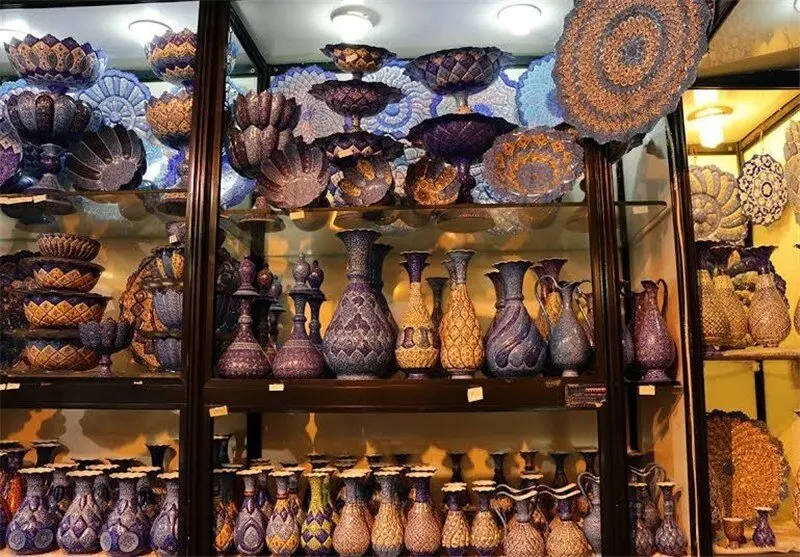 پیوندِ سنت و مدرنیته؛ چرا صنایع‌دستی اصفهان باید از ویترین‌ها به میزهای ناهارخوری بیایند؟