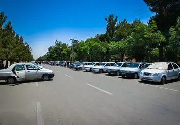 بازار خودرو اصفهان در محاصره دلال‌ها؛ قیمت واقعی خودرو کجاست؟