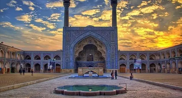 مسجد جامع عتیق را با اما و اگر به استقبال مترو نبریم