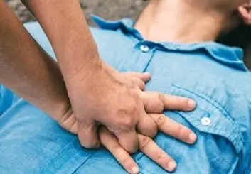 دانستن عملیات ساده احیای قلبی در شرایط بحران جنگ ضروری است  
