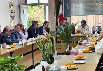 دستور ویژه استاندار برای رفع فوری موانع تولید و زیرساخت‌های گلخانه‌ای