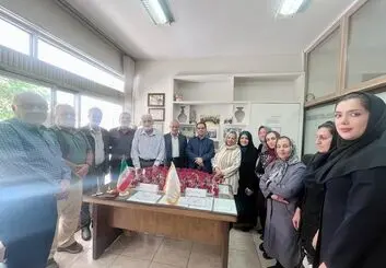 حضور آتیه‌سازان حافظ در کانون بازنشستگان آموزش و پرورش اصفهان به مناسبت روز معلم