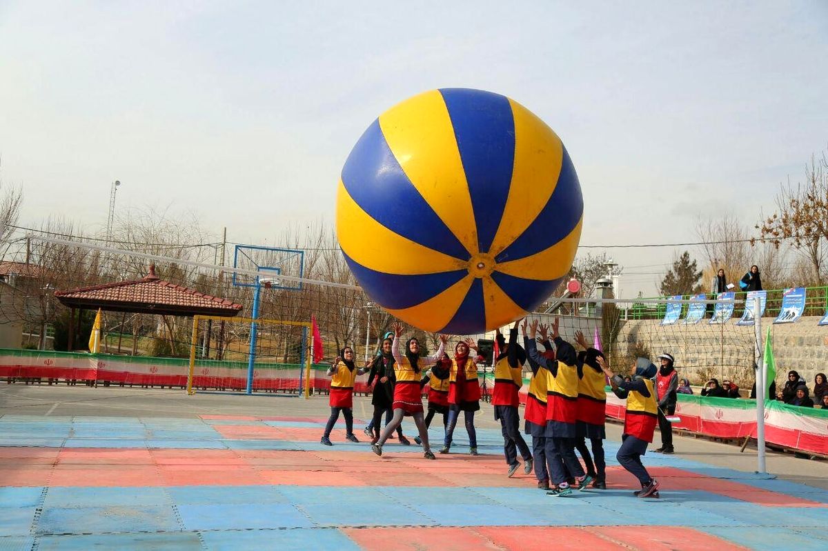 در باغ بانوان طلوع اصفهان «ابَر والیبال» بازی کنید