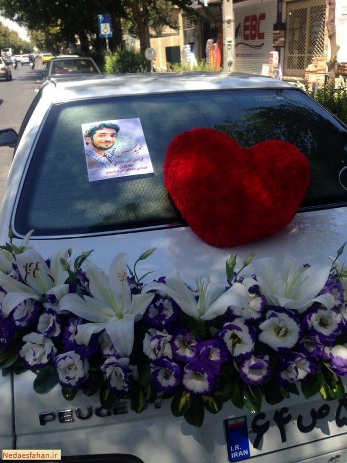 عکس شهید «محسن حججی» بر ماشین عروس زوج اصفهانی! +عکس