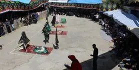 گردشگران اسپانیایی به تماشای تعزیه نشستند