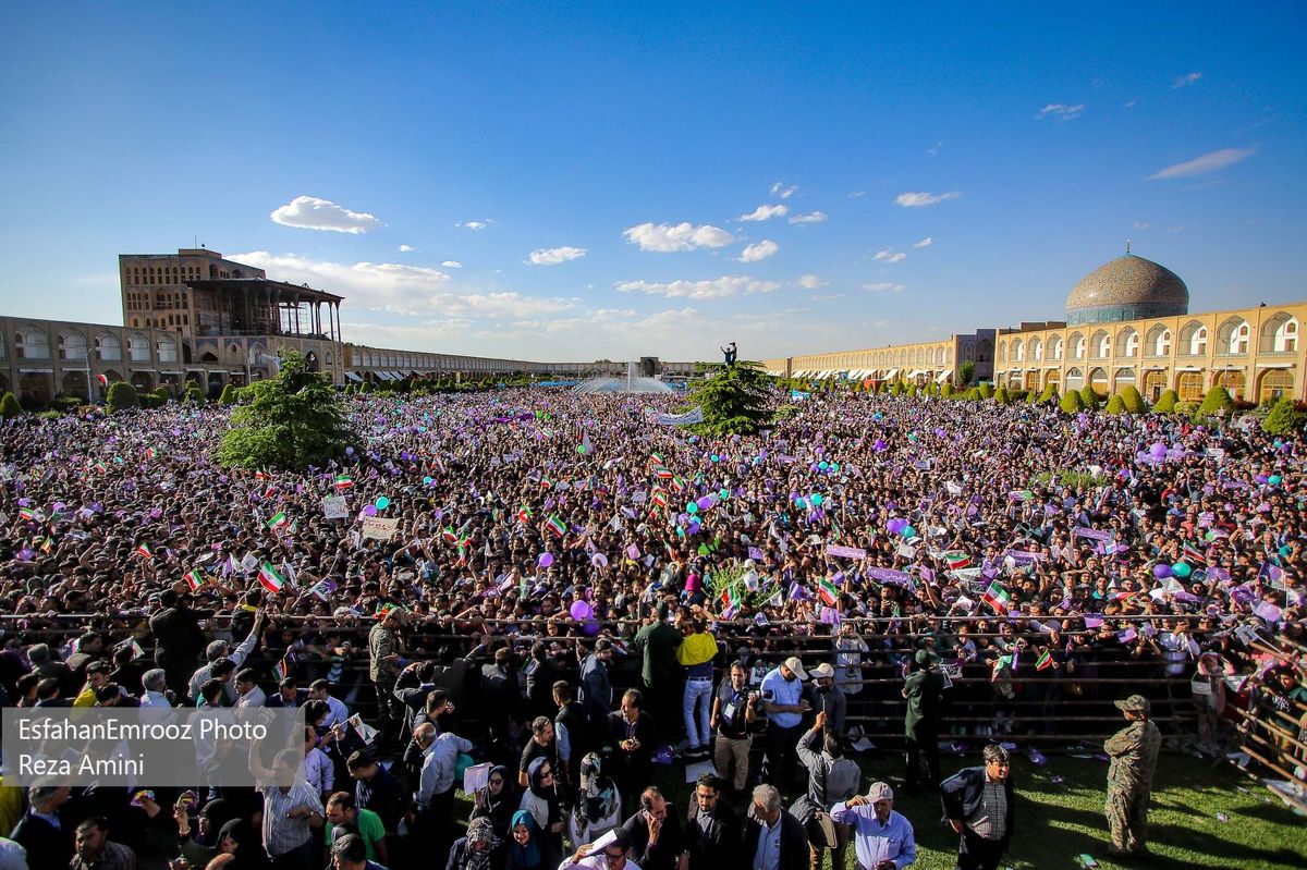 سخنرانی حسن روحانی در میدان نقش جهان اصفهان