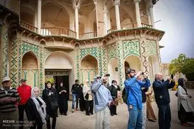 گردشگری باید به نخستین منبع درآمدزایی استان اصفهان مبدل شود