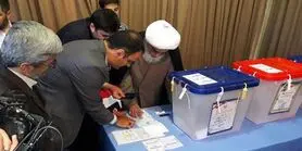رییس حوزه علمیه اصفهان رأی خود را به صندوق انداخت