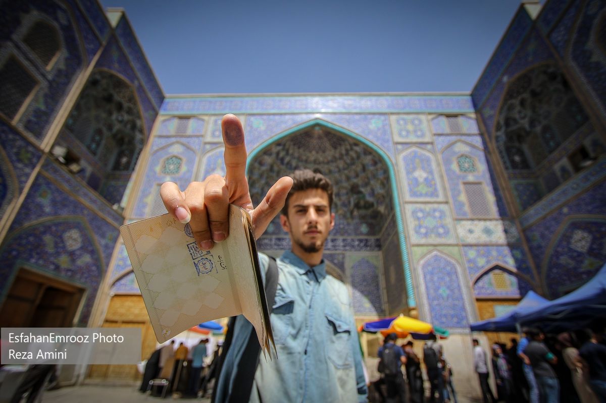 حضور پرشور اصفهانی ها پای صندوق های رای در میدان نقش جهان