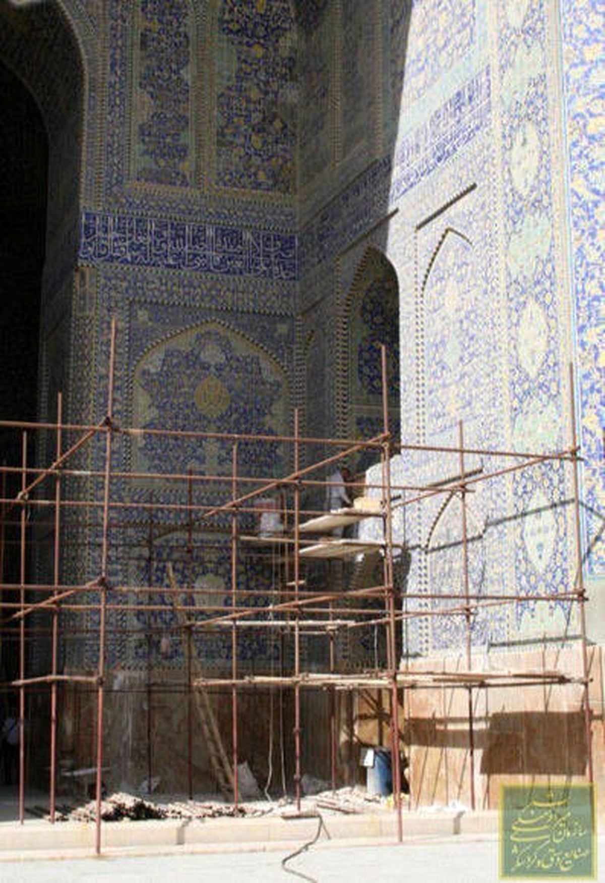 آغاز مرمت تزئینات ایوان گنبد خانه مسجد امام اصفهان