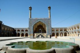 آشنایی با آژانس مسافرتی که نامش را از مسجد جامع عتیق وام گرفته است