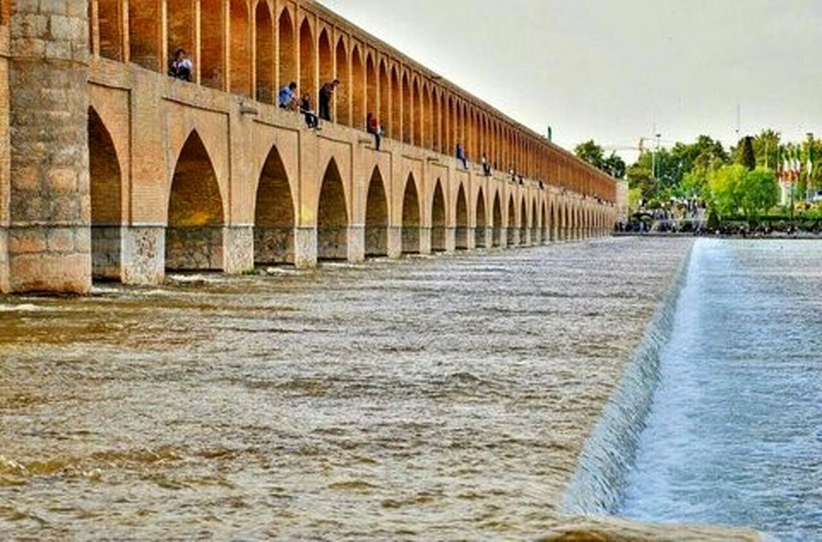 احتمال رسیدن آب قرمز زاینده‌رود به شهر اصفهان