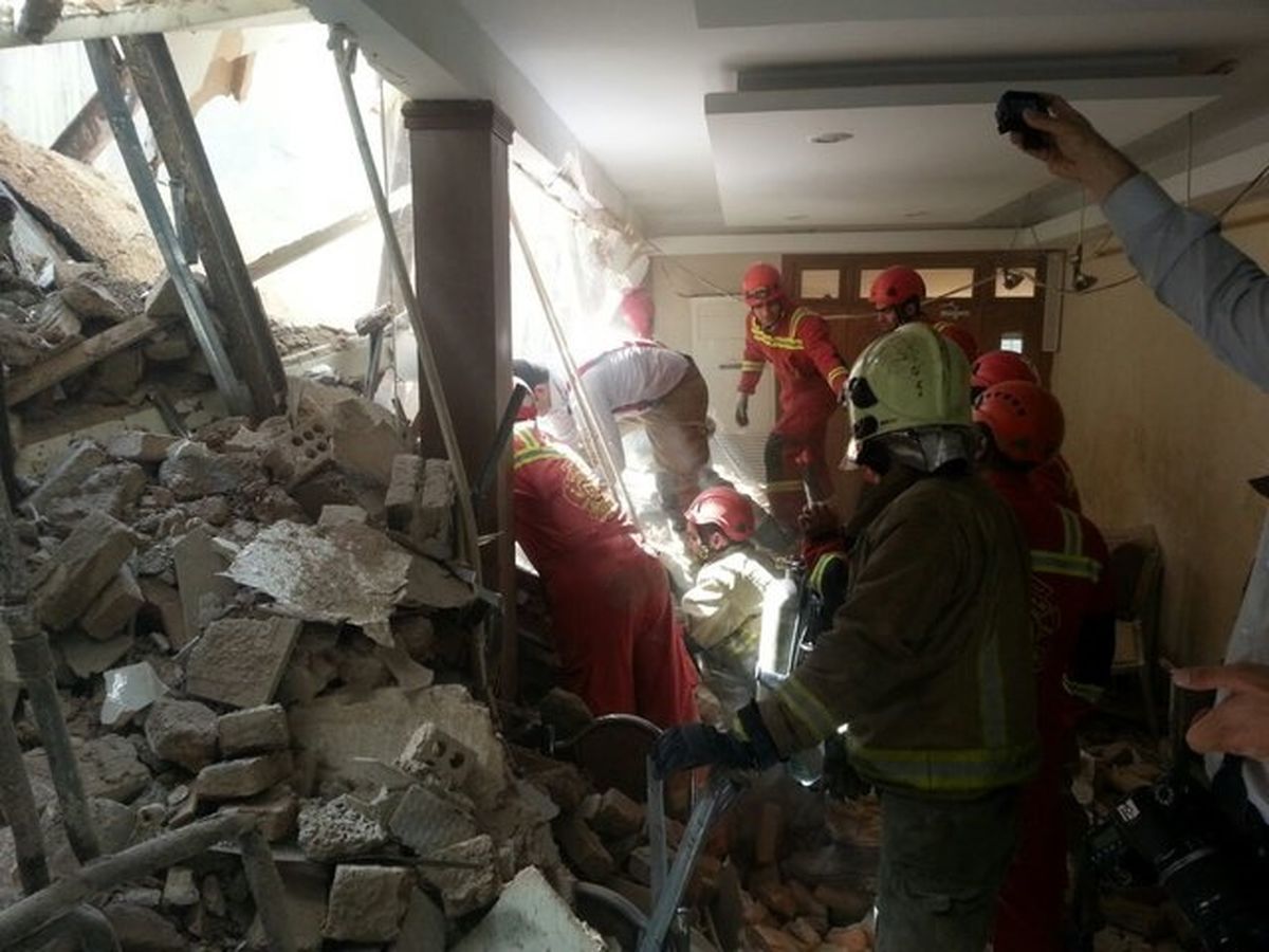 ریزش ساختمان ۴ طبقه در گیشای تهران