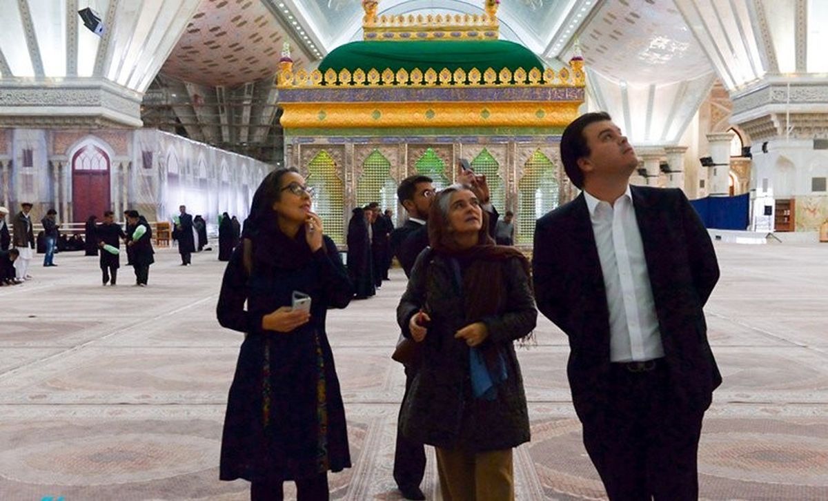 وقتی غیر ایرانی‌ها هم برای امام ایرانی ها اشک می ریزند