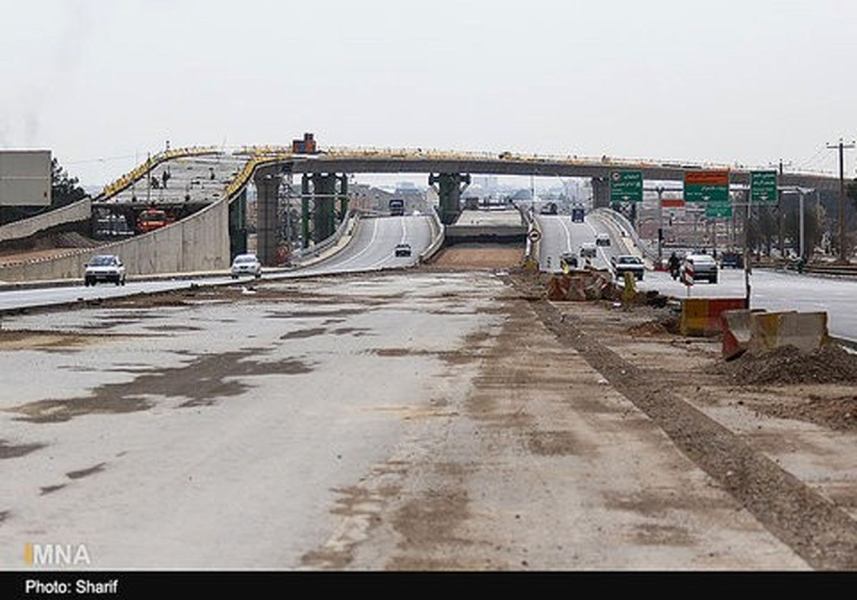 تکمیل احداث پل رو گذر قطار شهری در محدوده میدان استقلال