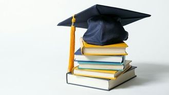 بنیاد ملی نخبگان جایزه‌ تحصیلی به دانشجویان برتر اعطا می کند