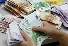 افت ارزش پوند و یورو و تقویت دلار بانکی