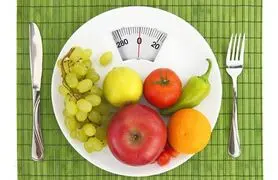 غذا خوردن در مقابل آینه عامل افزایش اشتها است