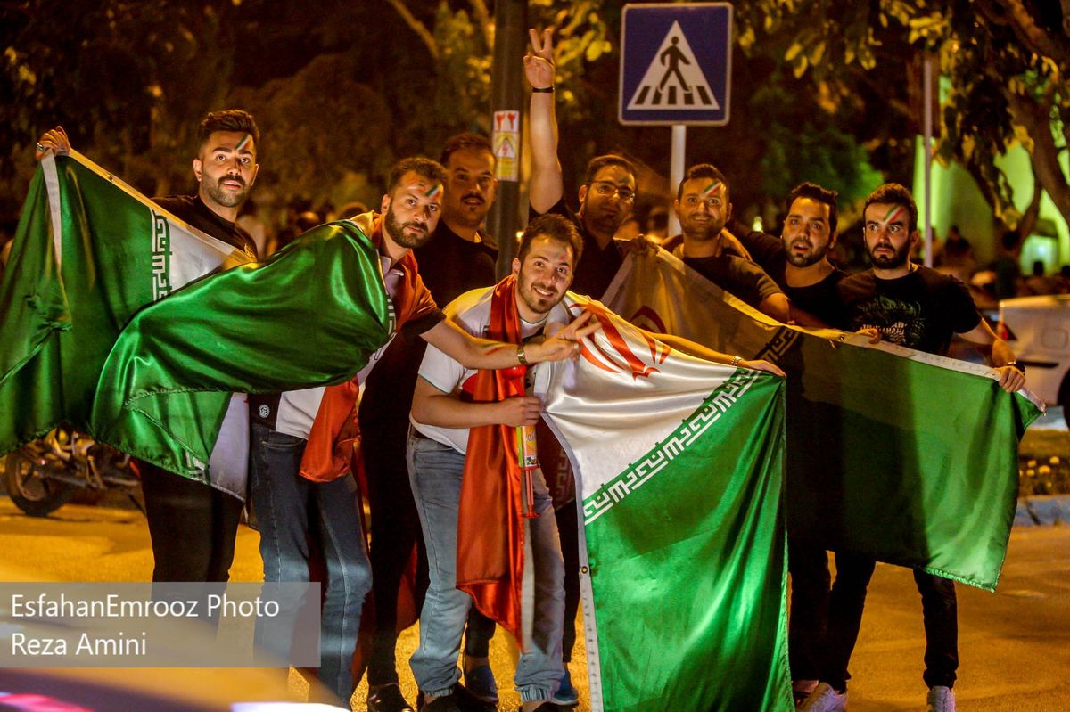 خوشحالی مردم اصفهان از راهیابی تیم ملی ایران به جام جهانی روسیه