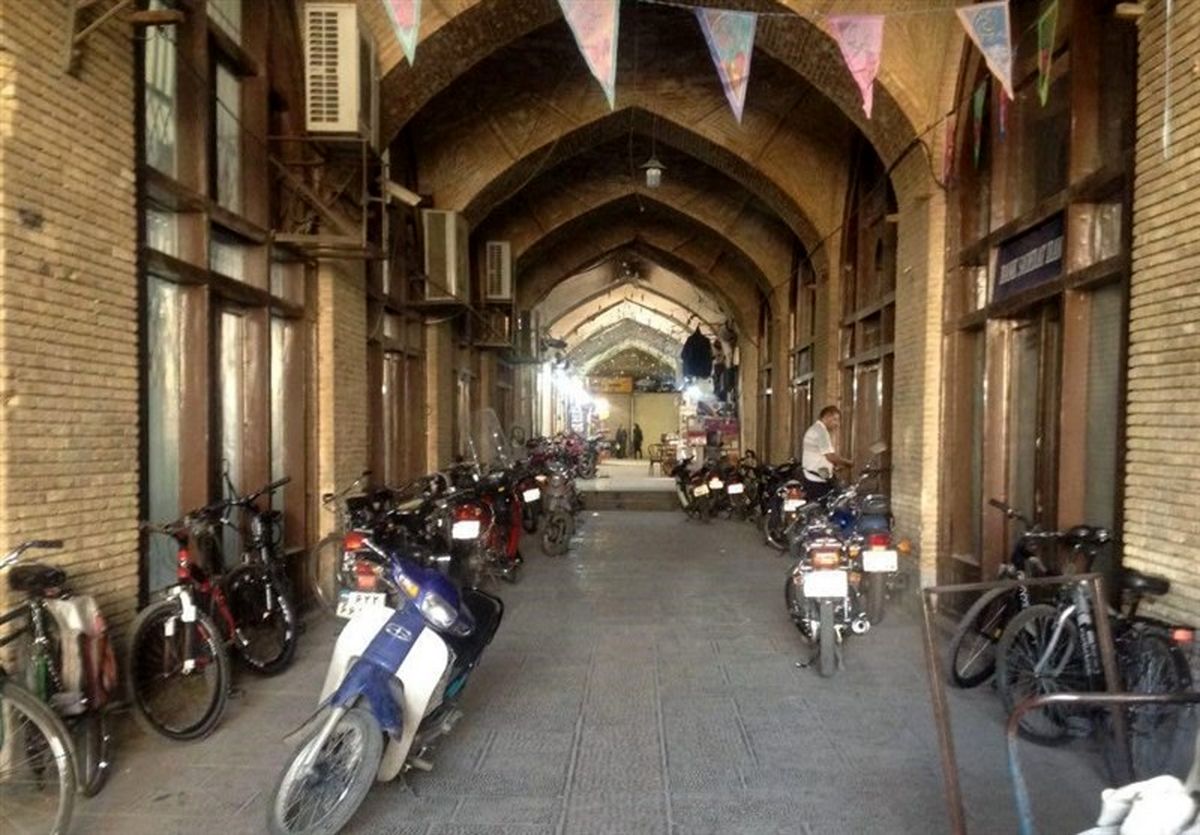 موتورسیکلت‌هایی که میدان امام(ره) اصفهان را به پارکینگ بدل کردند
