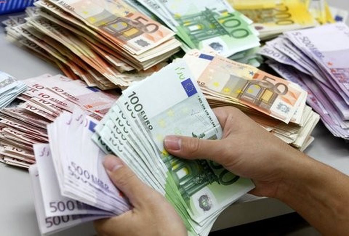 افت قیمت دلار و رشد ارزش پوند و یورو بانکی