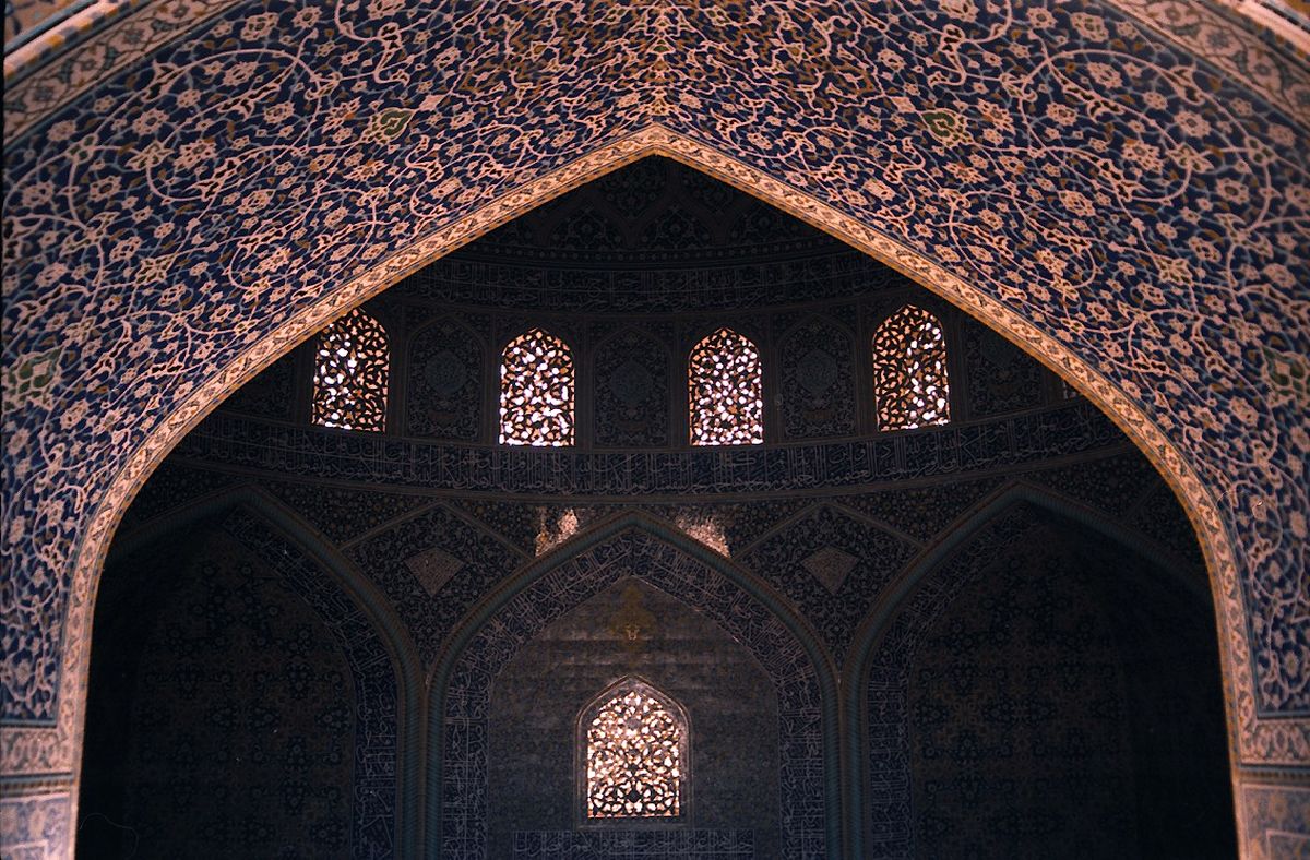نقش‌بازی نور در مسجد شیخ لطف‌الله