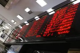 پرواز شاخص کل بر بال نمادهای خودرویی
