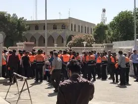 تجمع کارکنان اداره راهداری اصفهان مقابل استانداری