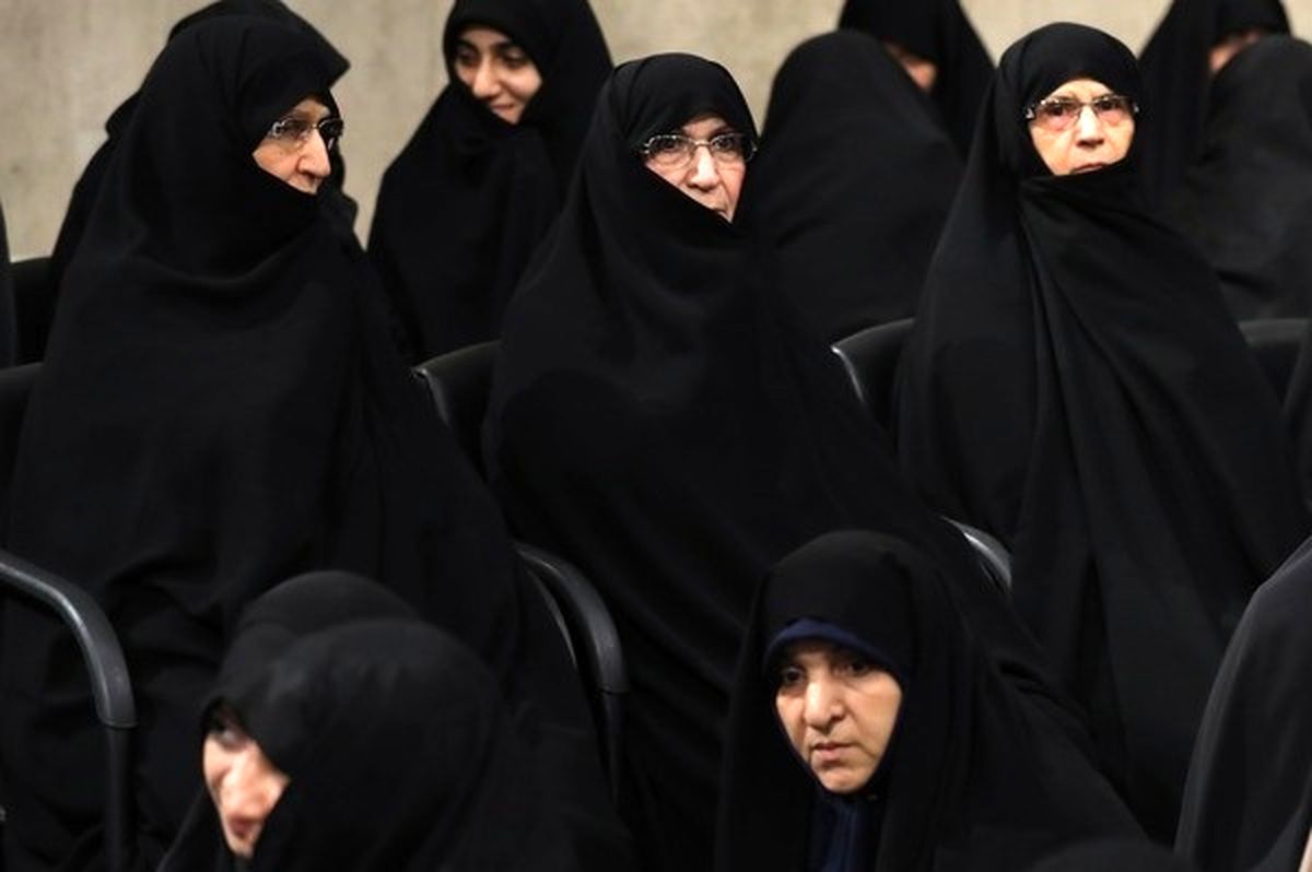 دختران امام خمینی(ره) در مراسم تنفیذ