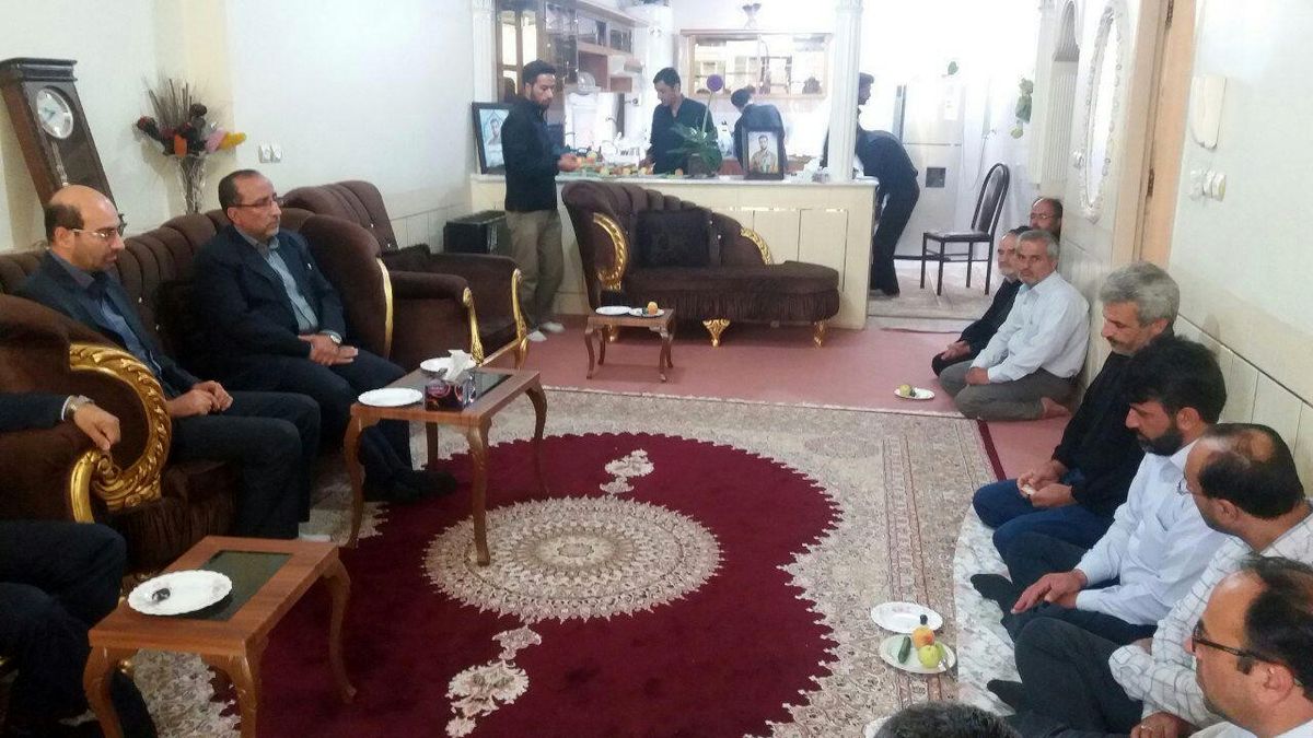 حضور مسؤولان شهرستان نجف‌آباد در منزل شهید محسن حججی