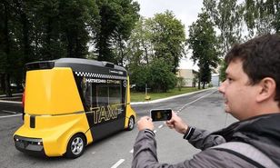 نخستین تاکسی هوشمند بدون راننده