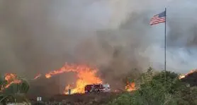 لس‌آنجلس همچنان در آتش می‌سوزد