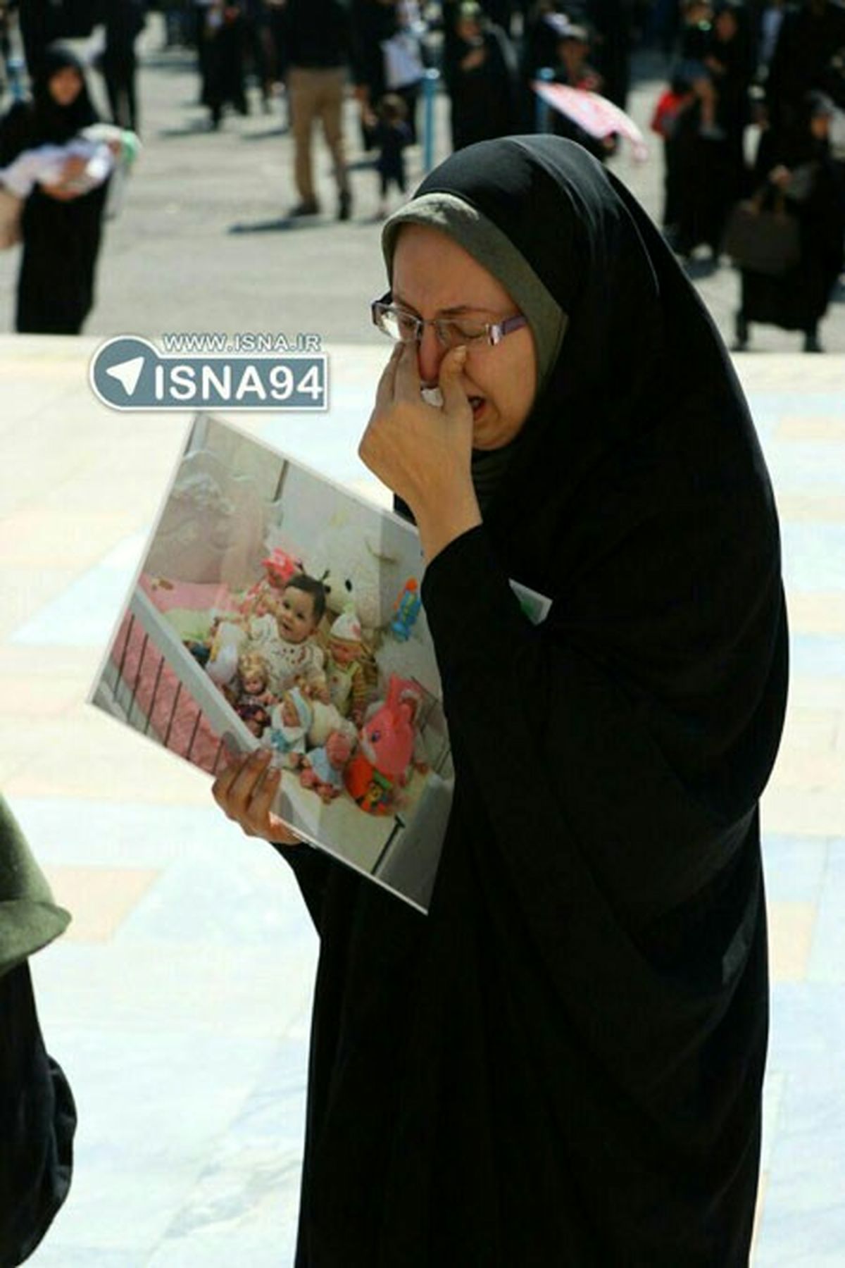 گریه‌ مادر «بنیتا» در مراسم شیرخوارگان حسینی