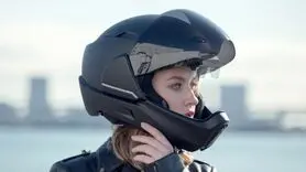 با این کلاه ایمنی پشت سر خود را ببینید!