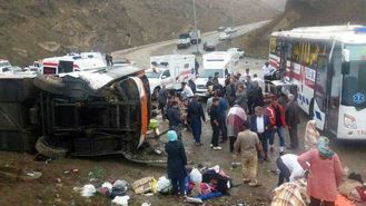 واژگونی اتوبوس مسافربری گردشگر اصفهانی در گردنه حیران