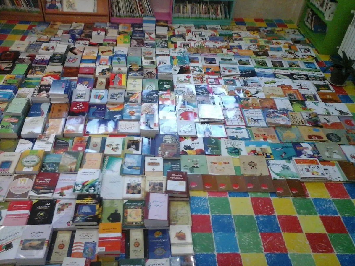 اهدای 1115 نسخه کتاب به کتابخانه امام صادق(ع) دینان درچه