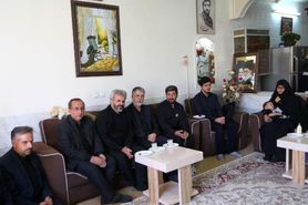 وزیر ارشاد با خانواده «شهید حججی» دیدار کرد