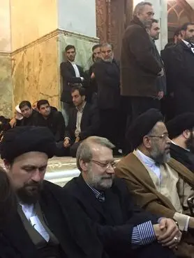هم‌نشینی علی لاریجانی و سیدحسن خمینی در مراسم چهلم آیت‌الله هاشمی