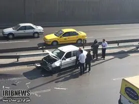 1 مصدوم در برخورد  پراید با گارد ریل در اتوبان شهید حبیب الهی