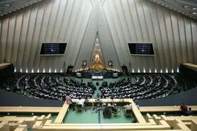 پرونده تخلفات نفتی دولت احمدی‌نژاد روی میز مجلسی‌ها